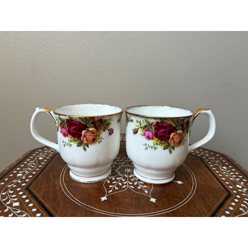 Vintage Pair Of Royal Albert ‘Old Country Roses’ Coffee/Tea Mugs Montrose D77-4
